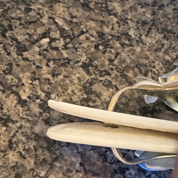 Prima White and Gold jelly Sandals with Floral Accent EUC 10 - Picture 10 of 11